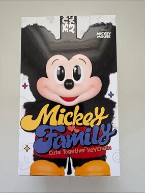 POPMART Mickey Family Keychain - Chip
